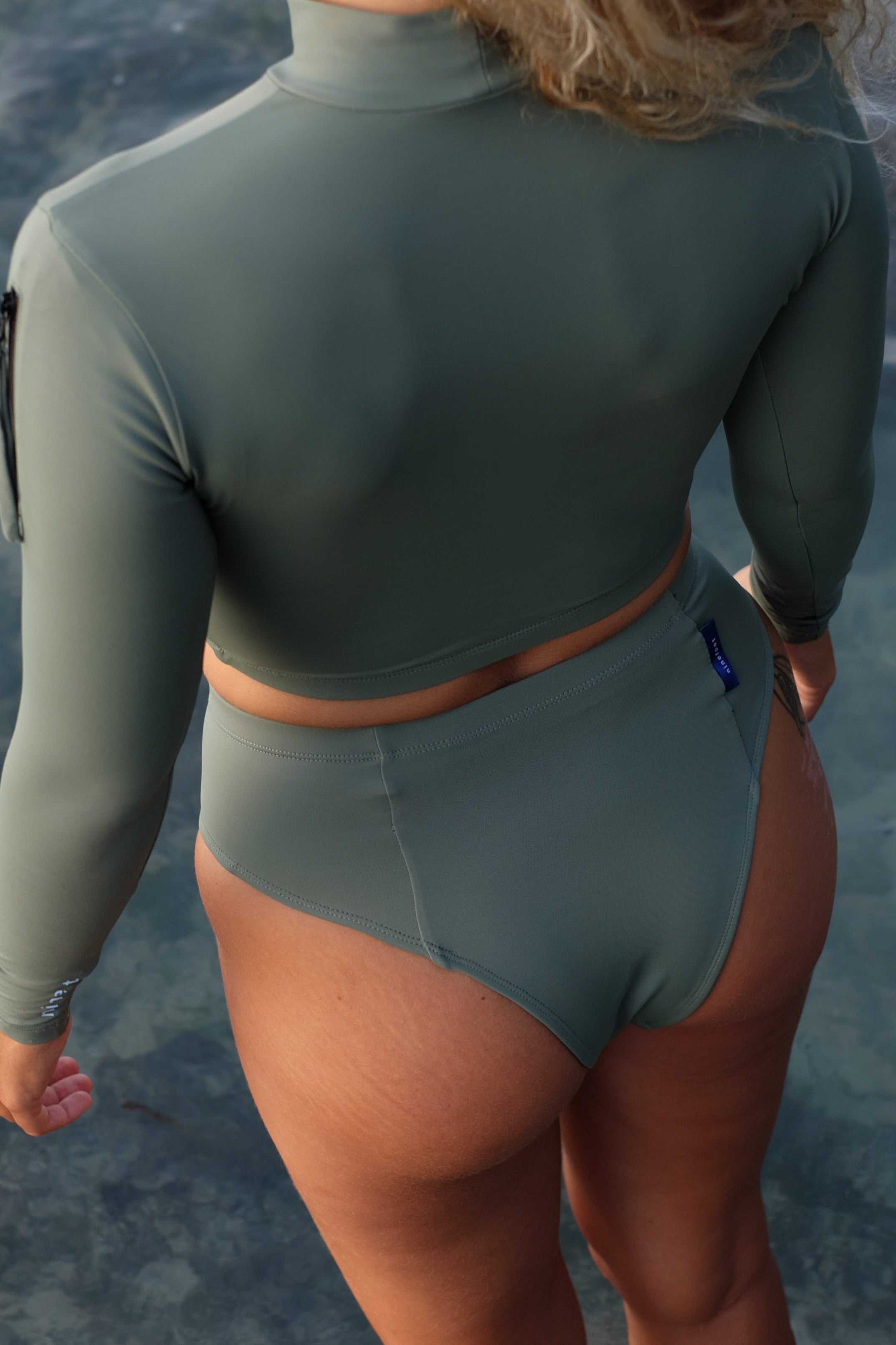 Seseh Surf Rashguard in Army Green