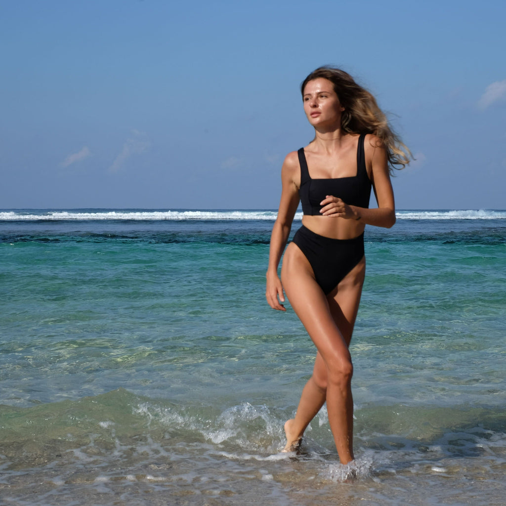 Lakey Surf Bikini Top in Black