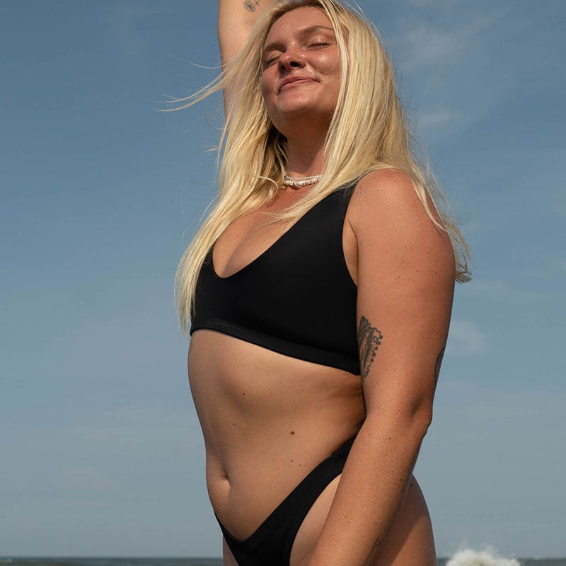 Nias Surf Bikini Top in Black