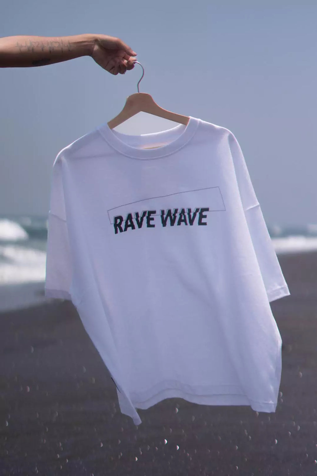 Rave Wave Oversize T-shirt in White